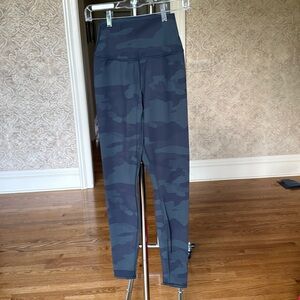 Alo Yoga camo leggings